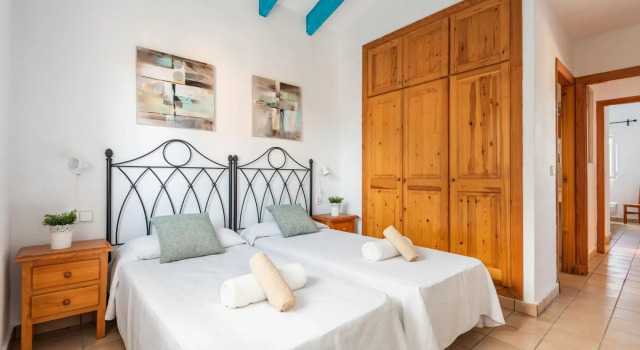 Villa Laura Large Private Pool Walk to Beach Sea Views A C Wifi, Reservar Vila Alaior Minorca