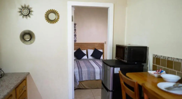 Апартаменты c 1 комнатой с балконом Connies Comfort Suites