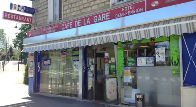 Café de la gare, Varaa Hotelli  