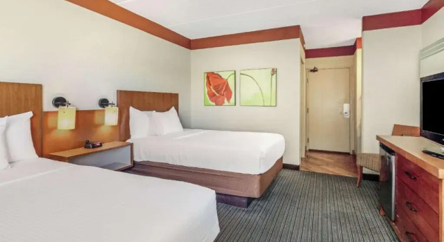 Четырёхместный номер Standard La Quinta Inn & Suites Miami Cutler Ridge