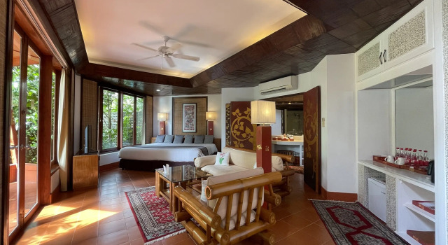 Mom Tri's Villa Royale