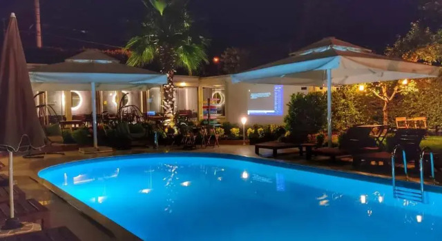 Standardowy dwuosobowy pokój z widokiem na basen Senler Hotel
