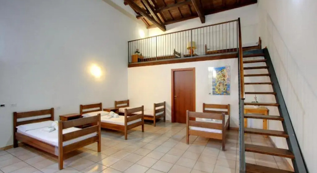 Кровать в общем номере Hostel Marina