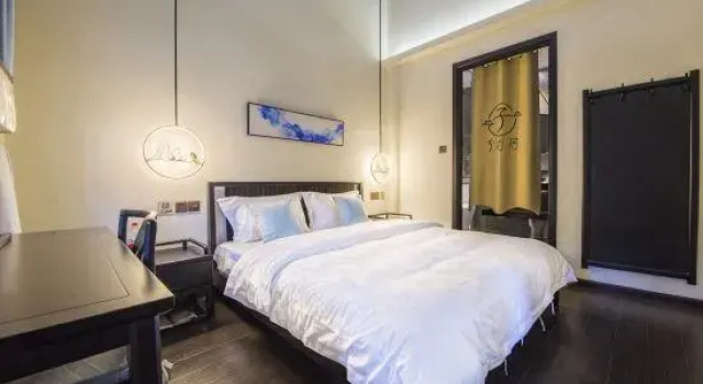 Люкс Deluxe Kunming Zijiu Residence Hotel ((Nanping Pedestrian Street Jinma Biji Fang)