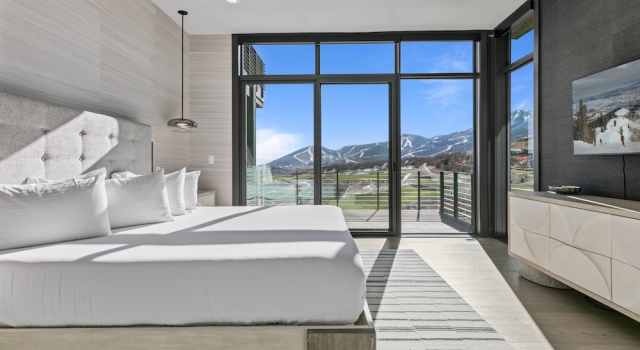 Spacious Ski Getaway Hot Tub 5 Bedroom 5 Home, Varaa Lomakoti Park City 