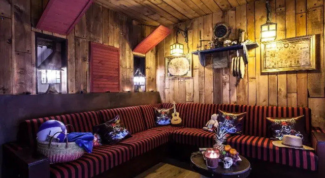 Люкс с видом на бассейн Hôtel Cap Pirate