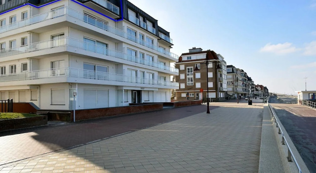 Апартаменты Golf 0401 Seafront Apartment With Balcony