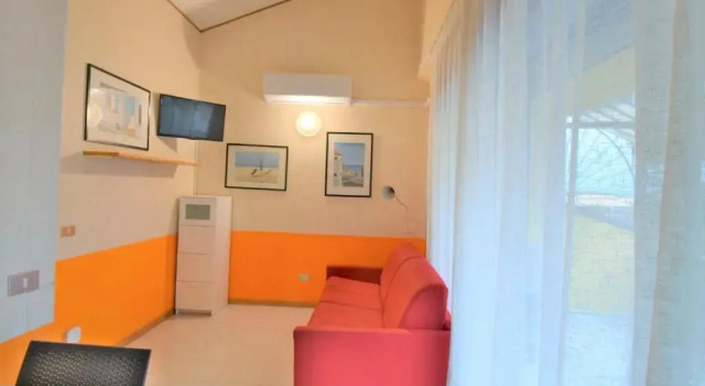 ARIA CONDIZIONATA INCLUSA-80 mt mare Appartamento con posto Auto e Terrazzo-, Rezervovat Apartmán Numana 