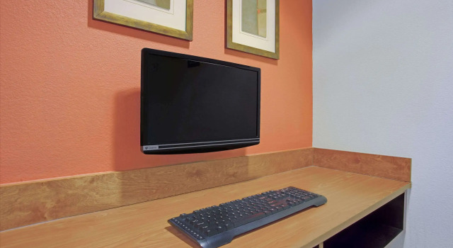 Days Inn & Suites by Wyndham Laurel Near Fort Meade, Book Hotel Fort Meade Maryland