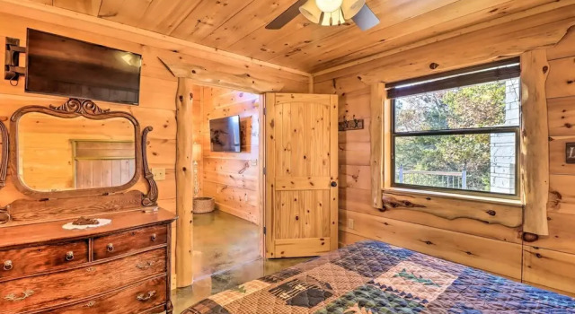 Mountain View Hideaway w/ Outdoor Fireplace!, Varaa Lomakoti Mountain View 