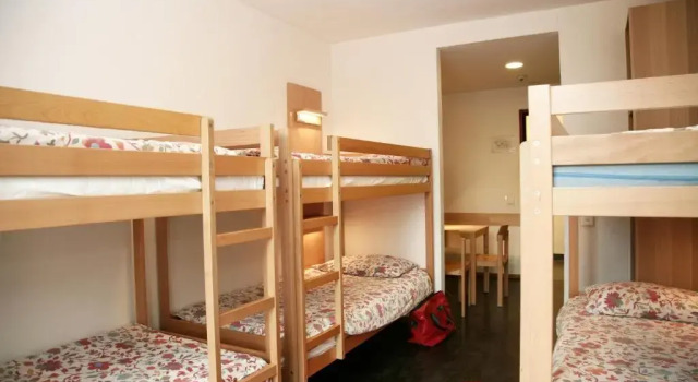 Кровать в общем номере Lugano Savosa Youth Hostel