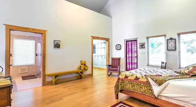 Johnson City Home w/ Hot Tub - Close to Wineries!, Забронировать Отель Джонсон-Сити Texas Wine Country