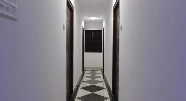 OYO 15776 V R Residency, Rezervovat Hotel Tāvarikere Bangalore
