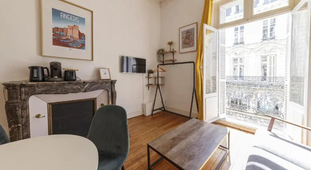 L'Angevin- Studio vue sur place du Ralliement