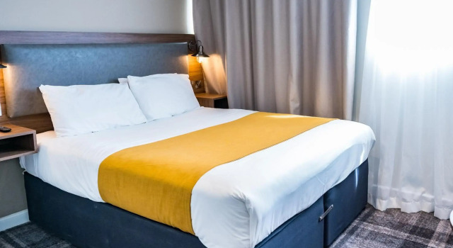 Almondsbury Interchange Hotel, Rezervați Hotel Almondsbury 