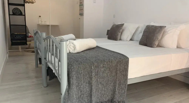 Santo Amaro Guest House, Забронировать Гостевой дом Гостевые дома Лиссабона, рядом с Станция метро Marques de Pombal, Гостевой дом