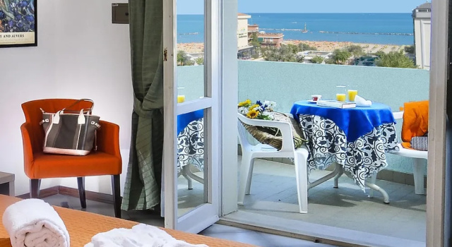 Четырёхместный номер Standard с видом на море Hotel Losanna