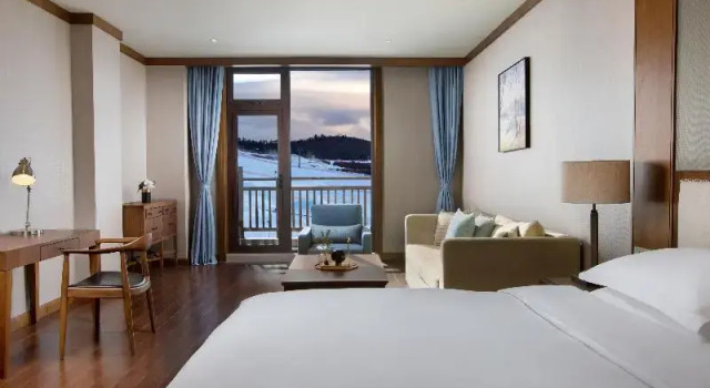 Люкс с видом на горы Swissôtel Resort Changbaishan
