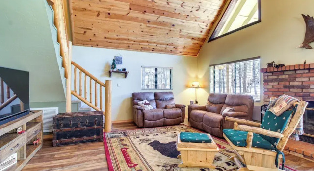 9 Mi to Rainbow Lake: Woodsy Pinetop Cabin w/ Deck