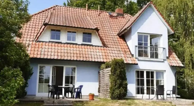 Апартаменты Ferienwohnungen Blaues Haus, Putbus