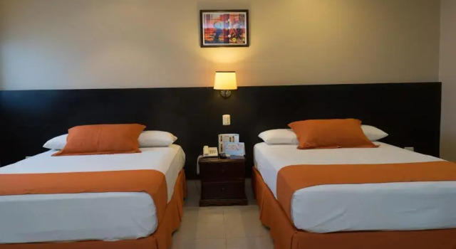 Полулюкс Hotel Los Almendros