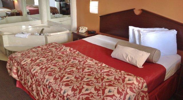 Двухместный люкс Deluxe America's Best Inn Warren Detroit