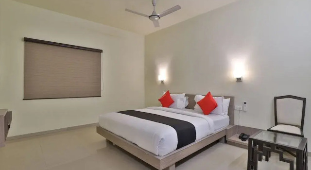 Capital O 47284 Atithi Resort, Rezerwuj Ośrodek wypoczynkowy Ankleshwar Gujarat