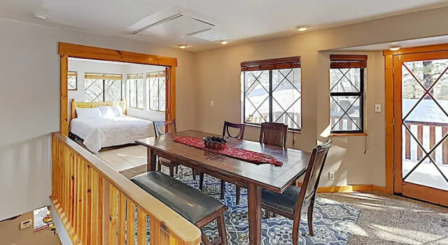 New Listing! Lake Getaway W/ Private Hot Tub 5 Bedroom Home, Rezerwuj Apartament Big Bear Lake Stany Zjednoczone