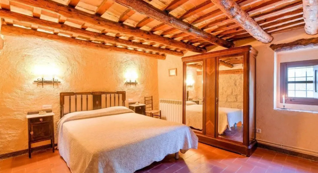 Rustic Farm House Dating Back to the Xviii Century With Private Swimming Pool, Prenota Agriturismo Lladurs Lleida