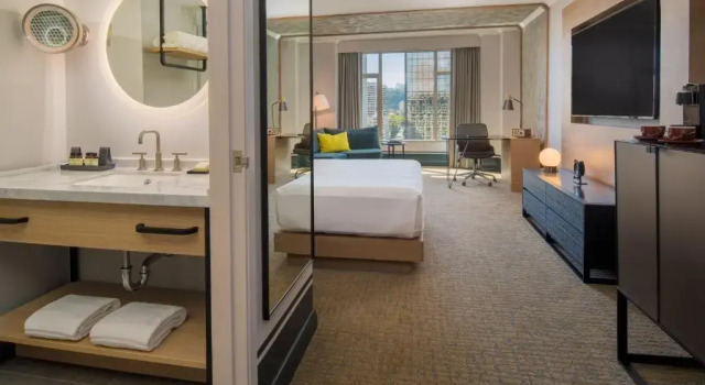 Двухместный номер с видом на город The Duniway Portland, A Hilton Hotel