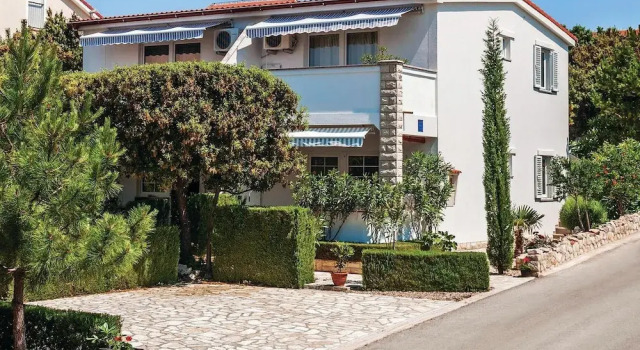 Stunning Home in Mandre With Wifi and 2 Bedrooms, Rezerwuj Hotel Mandre 