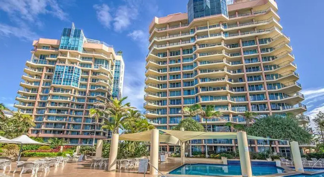 Кровать в общем номере с 2 комнатами Oceana On Broadbeach
