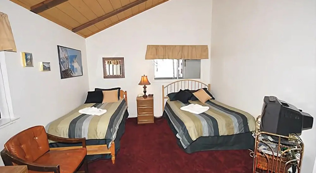 3384 Pine Hill Road 2 Bedroom Home, Забронировать Дом для отпуска Саут-Лейк-Тахо South Lake Tahoe Area, рядом с Канатная дорога Эриал-Трамвей