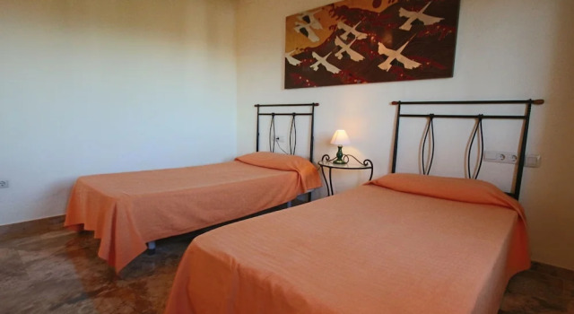 Private 4-bedroom Villa w/ Pool, Summer Kitchen & Expansive Living Space