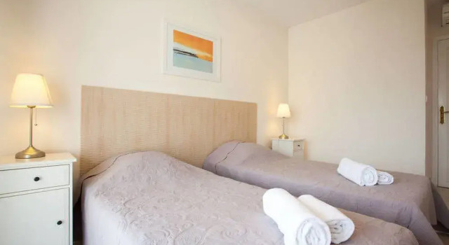Victor Hugo Topfloor, Забронировать Отель Отели и гостиницы Канн, рядом с La Californie, Отель