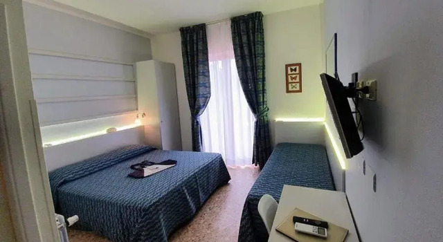 Трёхместный номер Standard Hotel Sardi