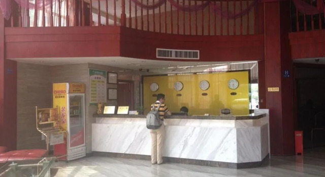 Yibin Business Hotel, Prenota Hotel Dunkou Hubei