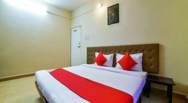 Oyo 28139 Hotel Empire, Rezervovat Hotel Hotely v Divar Island se snídaní, Snídaně