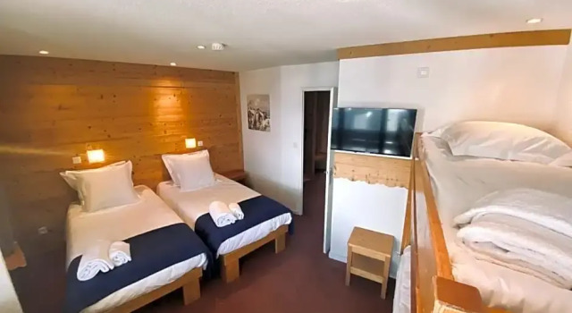 Семейный номер Standard с балконом и с видом на горы Curling Hôtel & Bar