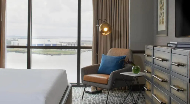 Номер Standard Renaissance Mobile Riverview Plaza Hotel
