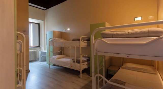 Кровать в общем номере (женский номер) Hotel & Hostel 7