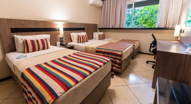 Трёхместный номер Deluxe с балконом Hotel Deville Express Guaira