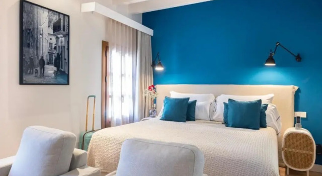 Отель Samaritana Suites
