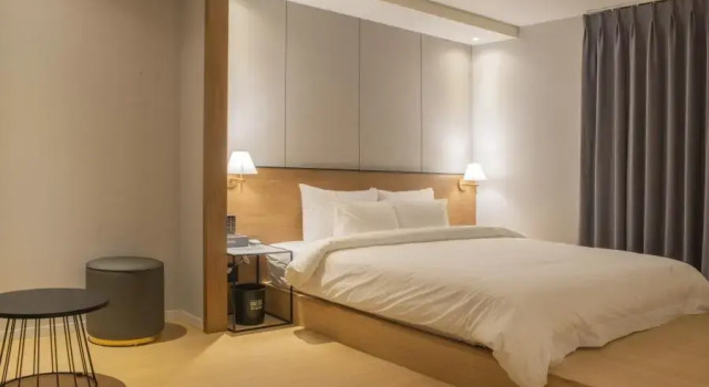 GRAY195 Hotel