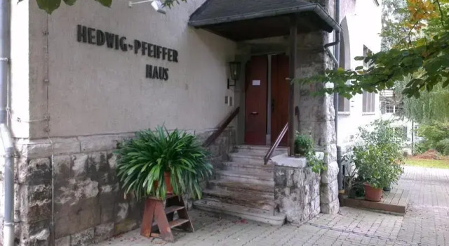 Hedwig-Pfeiffer-Haus, Забронировать Отель Отели Веймара с парковкой, рядом с Дворец Шардт, Парковка