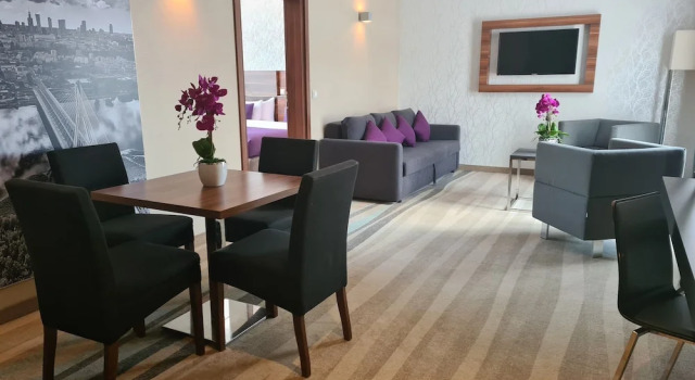 Люкс с балконом Warsaw Plaza Hotel