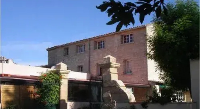 LOGIS HOTEL L Auberge dUzes, Book Hostel Hotels in Gard with a Pool, Swimming Pool