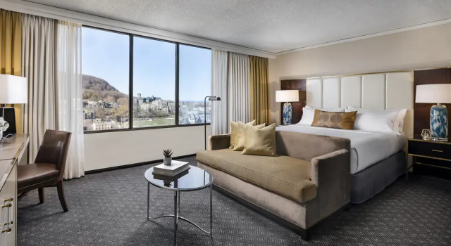 Номер Deluxe Omni Mont-Royal Hotel