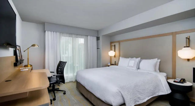 Номер Standard с балконом Fairfield Inn & Suites Fort Worth Downtown/Convention Center