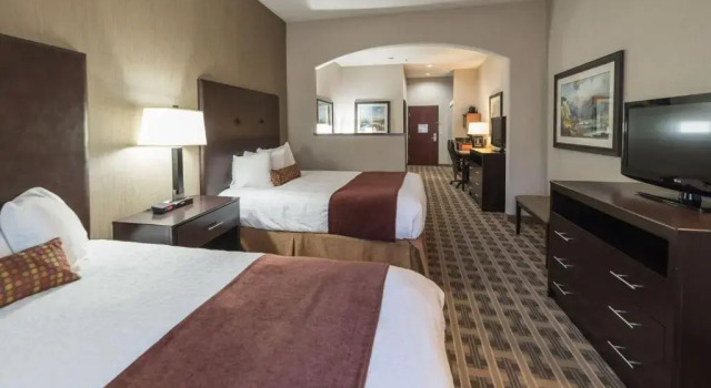 Двухместный люкс Цокольный этаж Best Western University Inn and Suites